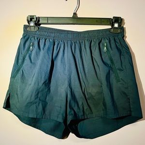 Girlfriend Collective GAZELLE SHORT in MOSS size Medium